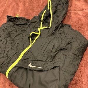 Nike men impossibly light packable jacket XL